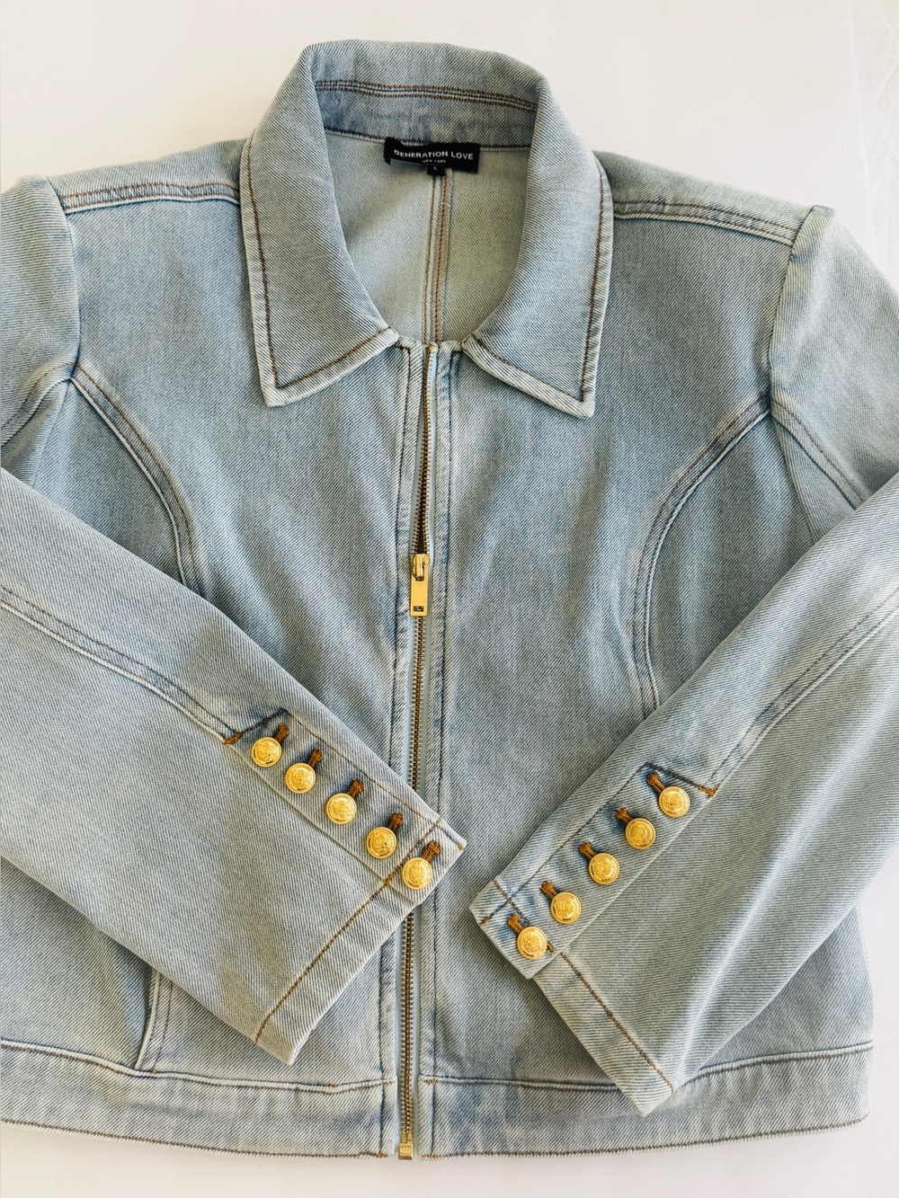 Generation Love Sz Large
Cropped Camryn classic collared, zip up, trucker jacket